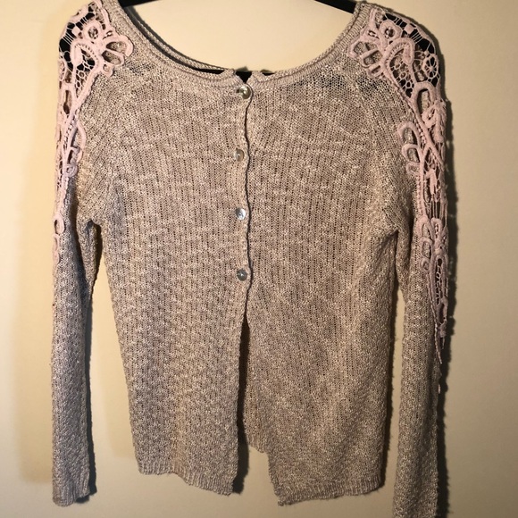 Beautiful light sweater for spring! Size Small - Picture 1 of 5